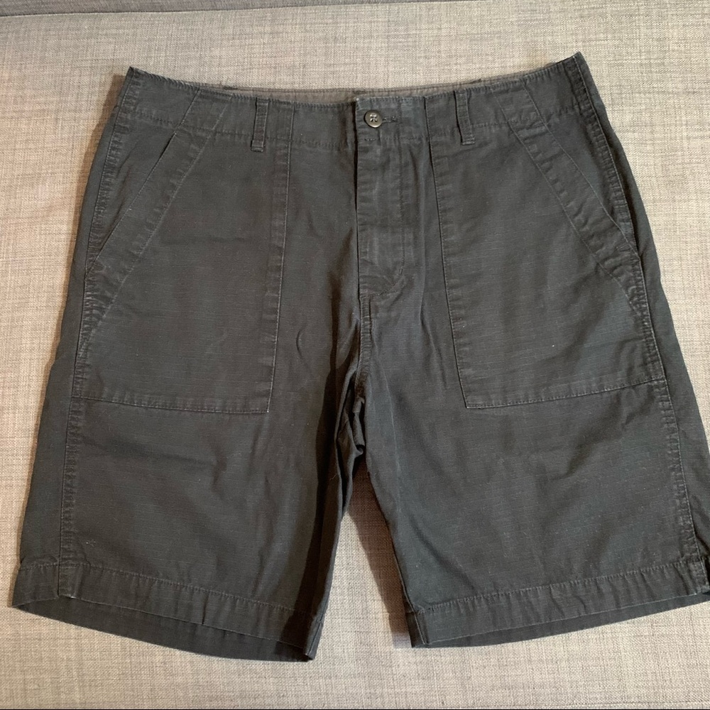 Old Navy Cargo Shorts (Black - Size 33)